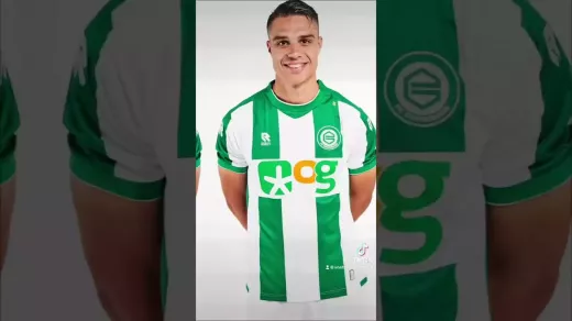 أفضل 10 قمصان الدوري الهولندي في كل العصور: التصاميم المميزة والمفضلة لدى المعجبين