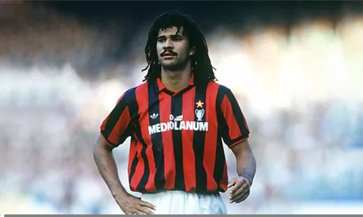 فن التألق: الكشف عن خمسة من عظماء الدوري الهولندي على مر العصور